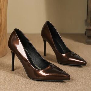 NWOT SIZE 42 / 10.5 Elegant Brown Heels